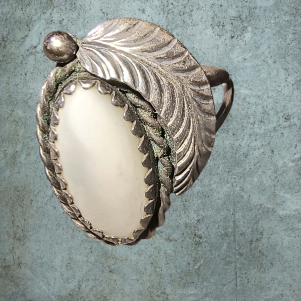 Vintage Sterling Silver & Mother of Pearl Shell Southwest Split Shank Ring